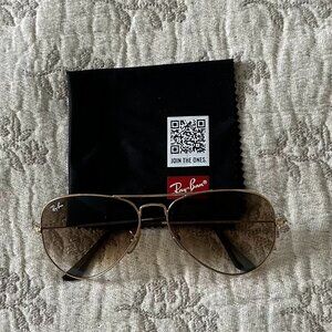 Ray-Ban Aviator Glasses (Gold color frame)